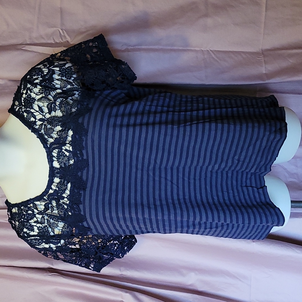 Navy blue striped lace T-shirt lane Bryant 26/28